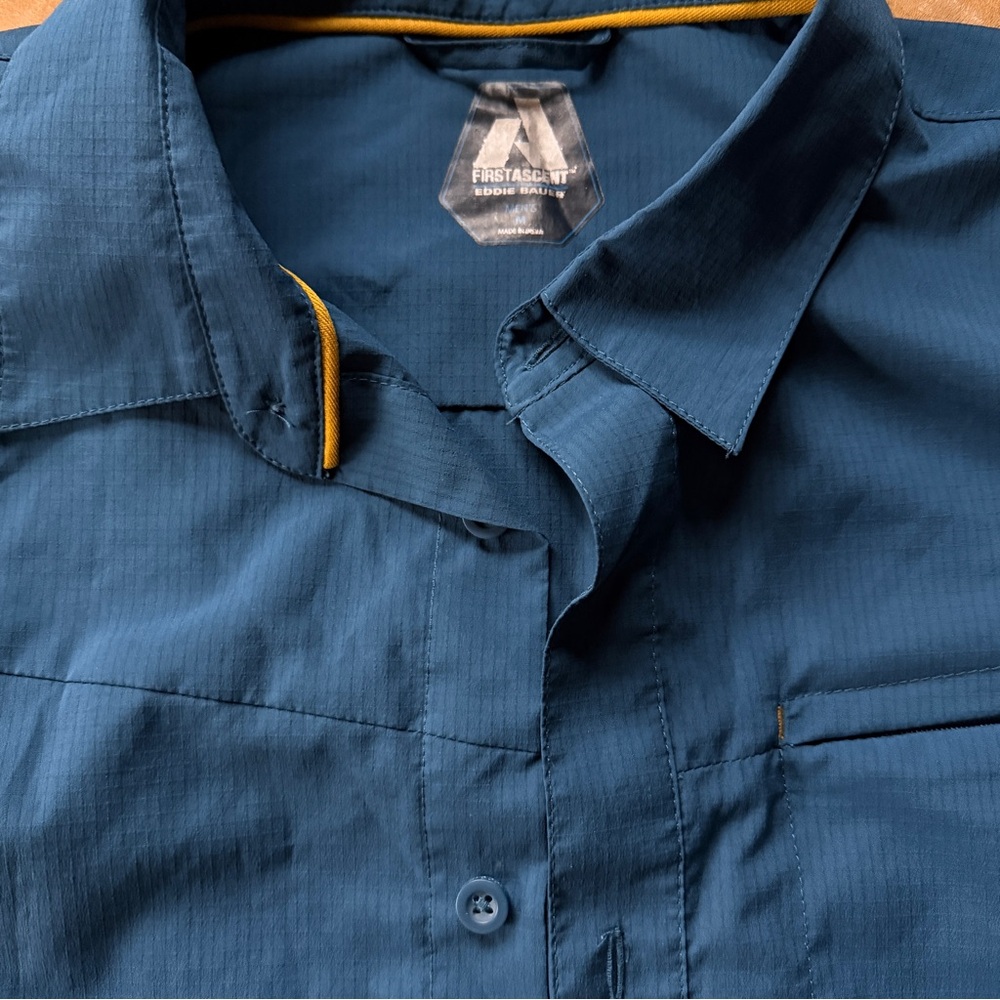 Eddie Bauer - Blue Short Sleeve Button Up M Men’s